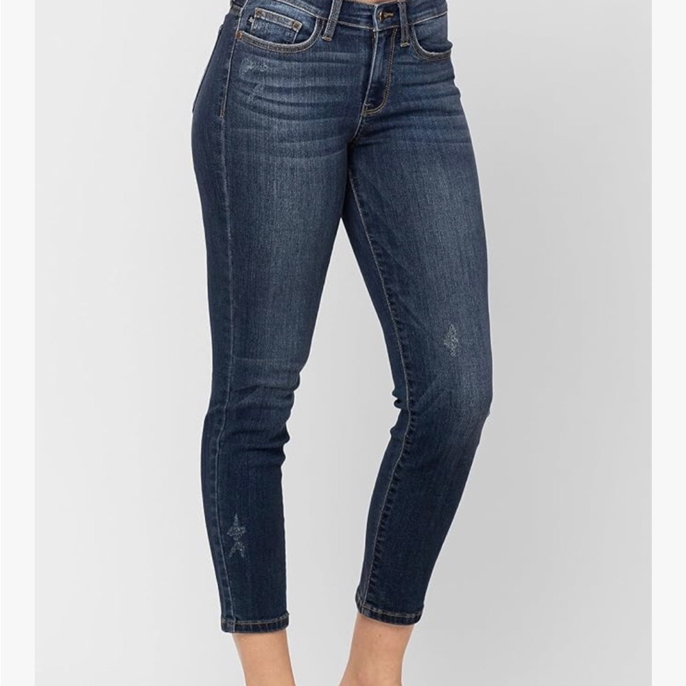 Judy Blue Mid Rise Cropped Relaxed Fit Jeans - Picture 4 of 4
